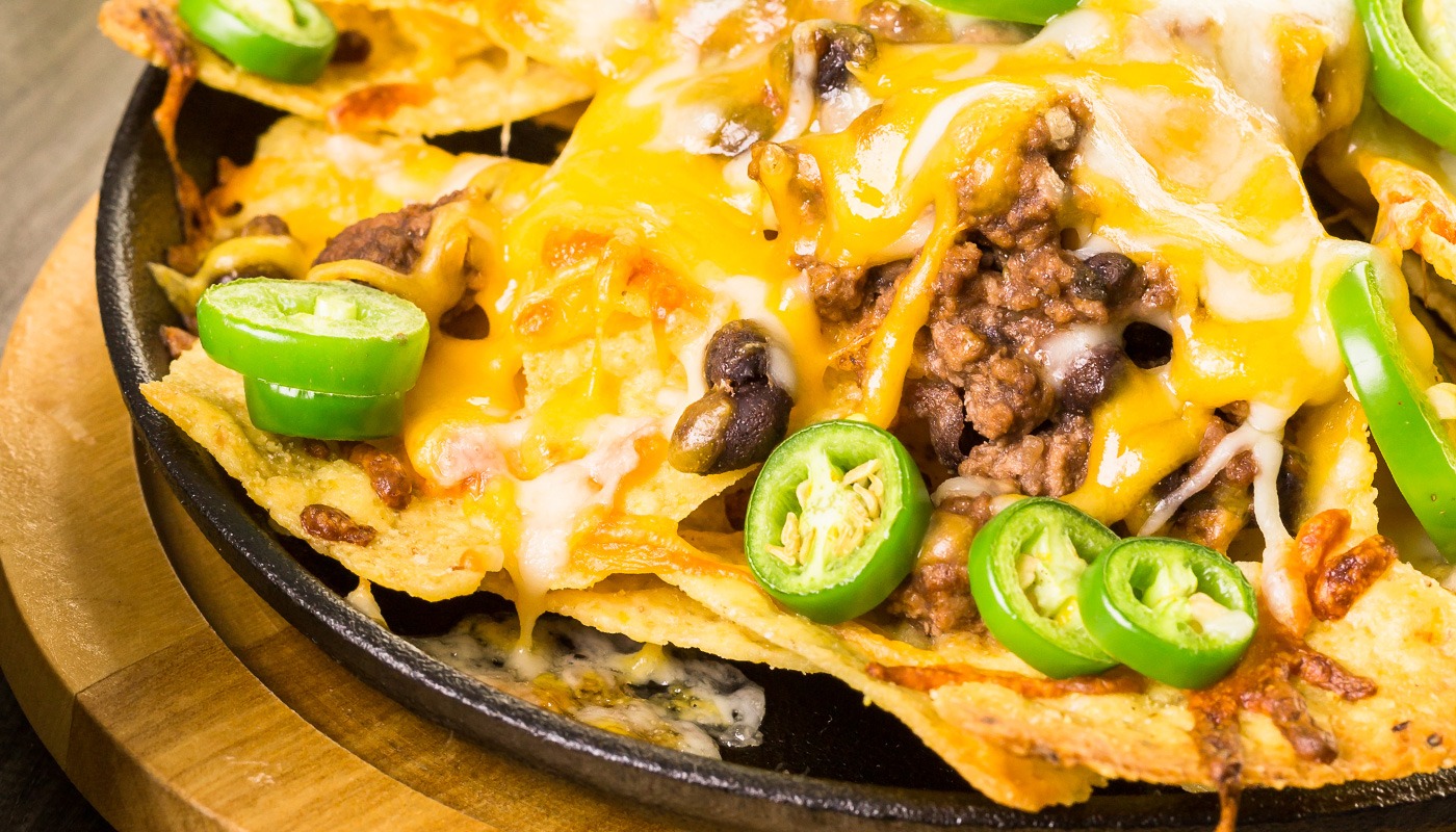 Loaded game nachos with toppings